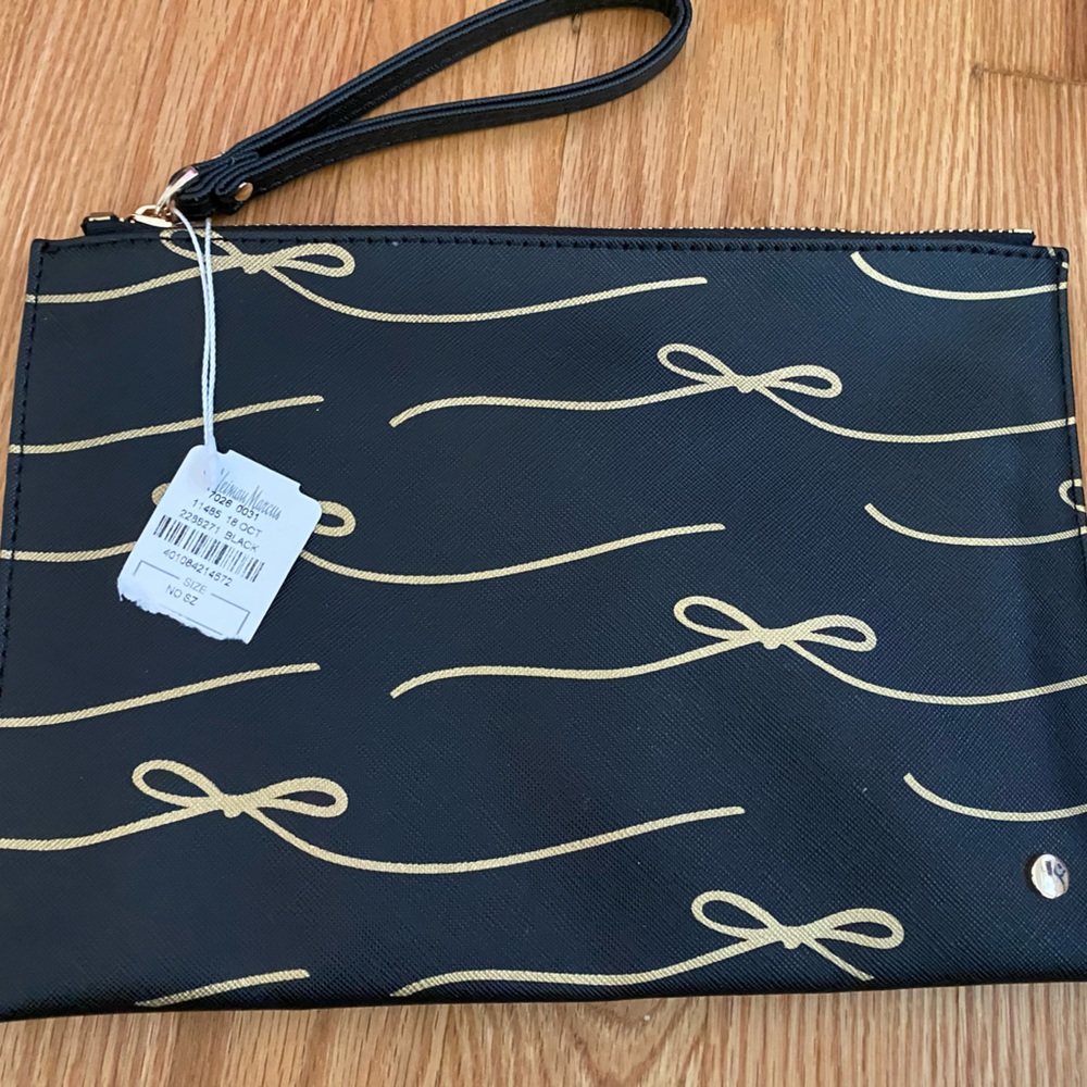 Neiman Marcus wristlet nwt